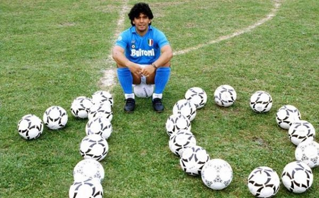 Maradona Napoli Dijego Armando Maradona: Ruka koja je pisala istoriju fudbala