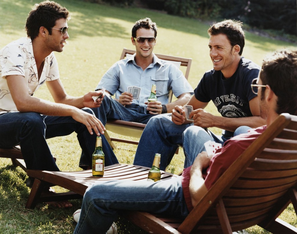 men drinking beer main 1024x807 20 zanimljivosti koje niste znali o alkoholu