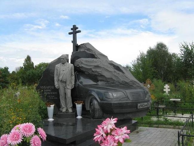 01188 Kad mafijaš umre u Rusiji i spomenik je epski