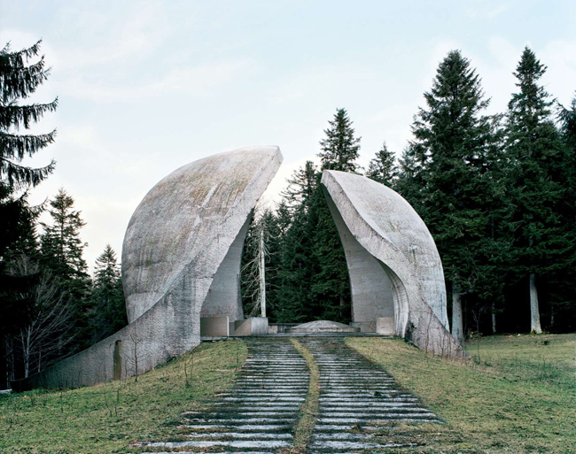 Grmeč 25 napuštenih jugoslovenskih spomenika 