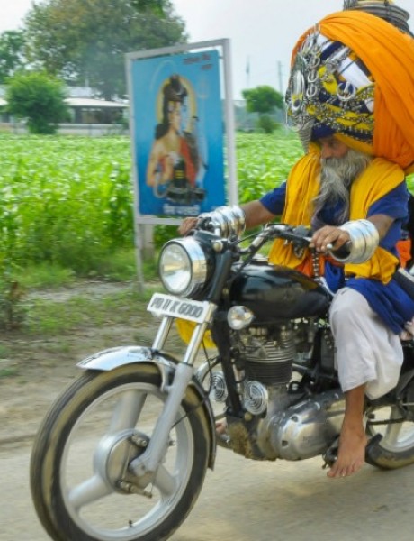 Indijac 10 godina vozi u rikverc