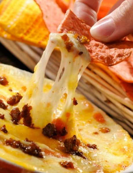 Recept: Umak od topljenog sira i kobasice