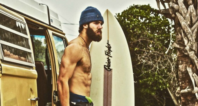 surfer Milioner koji živi nomadski