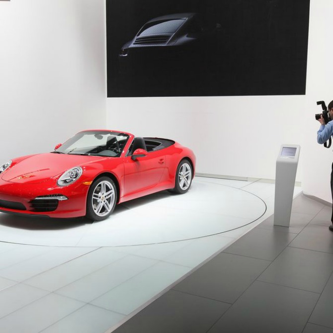 Porsche 911 Carrera Cabriolet Automobili koji imaju napredniji kompjuterski sistem od samih računara