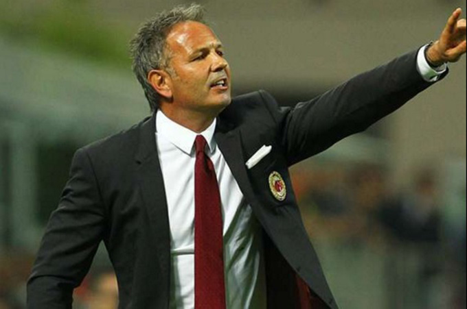 Sinisa Mihajlovic MILAN Trener1 TWITTER Vesti iz sveta sporta: Zvezdin Nemac pozirao u dresu Srbije