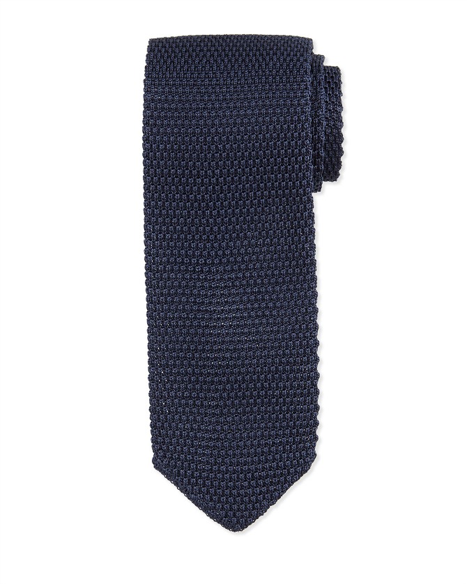 Pletena kravata 5 stvari koje svaki muškarac MORA da ima u svom ormaru