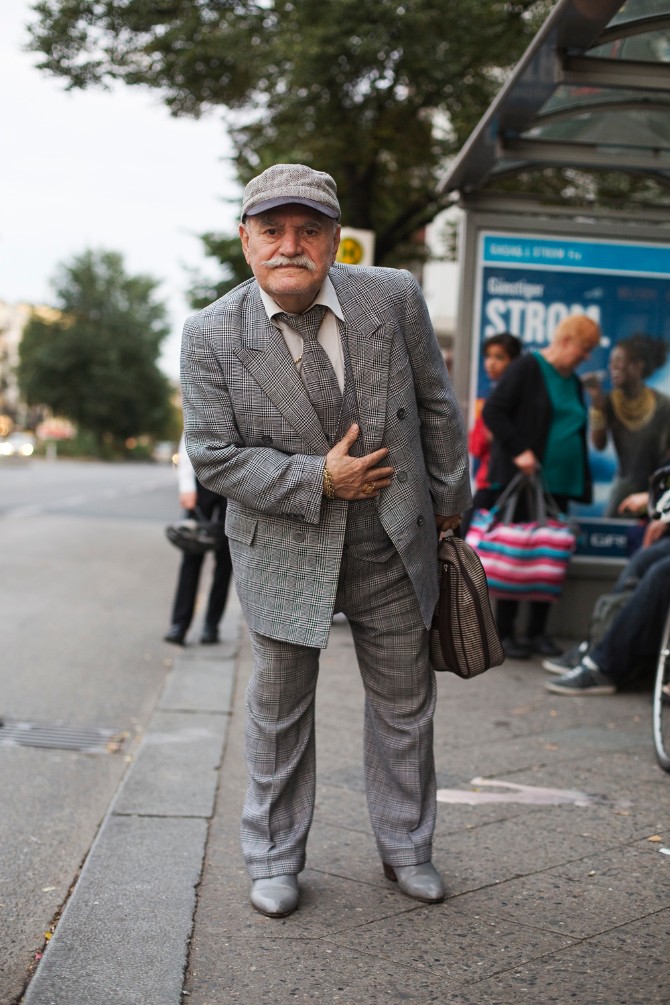 Ovaj dekica pokazuje da su godine nebitne kada su stil i moda u pitanju Ovaj dekica pokazuje da su godine nebitne kada su stil i moda u pitanju