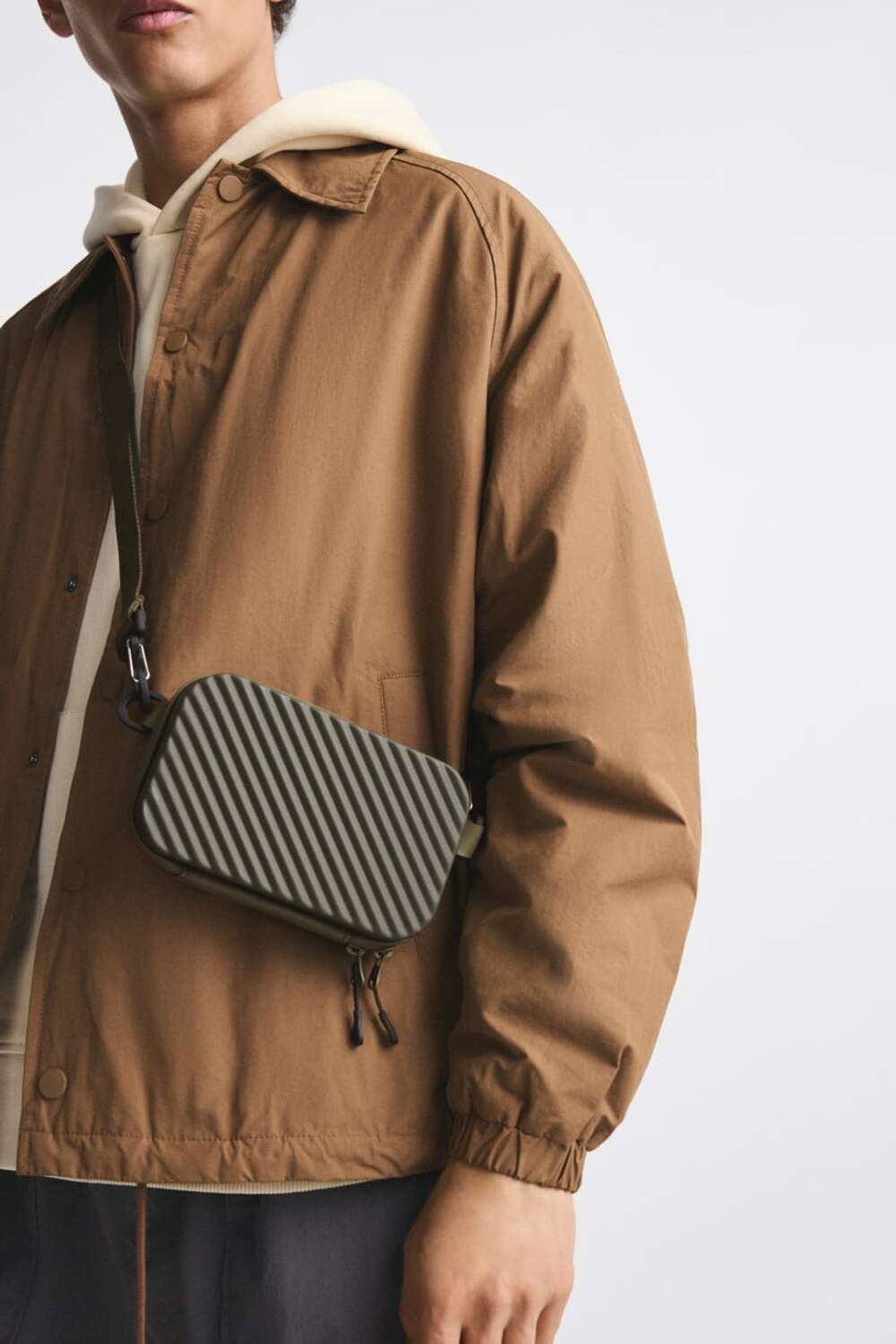 Zara torbica 1 Muški aksesoari: Top 7 artikala koje biraju naši stilisti