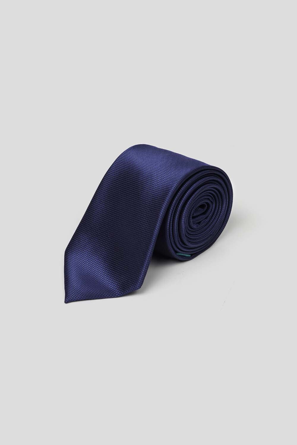 kravata 8 Kravate za savršen stil: WMAN stilisti izdvajaju modele sa domaćeg tržišta