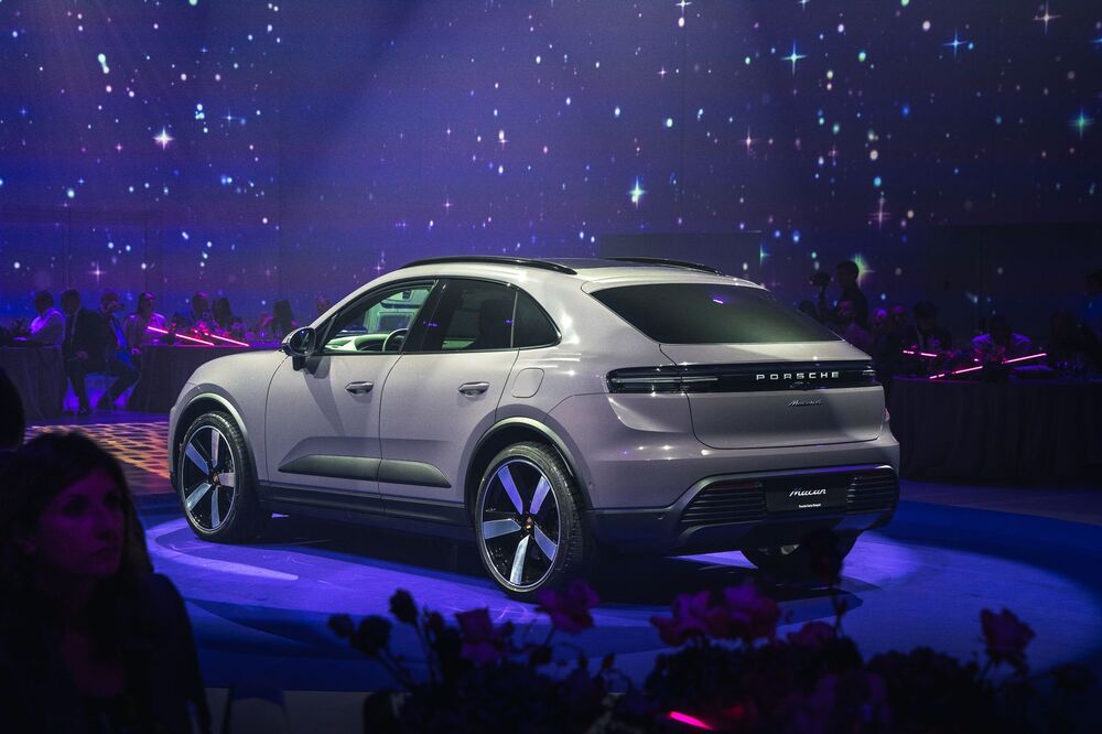 Macan 03 Vizija postaje stvarnost: Novi all electric Porsche Macan BEV predstvaljen je u Beogradu na spektakularnom događaju