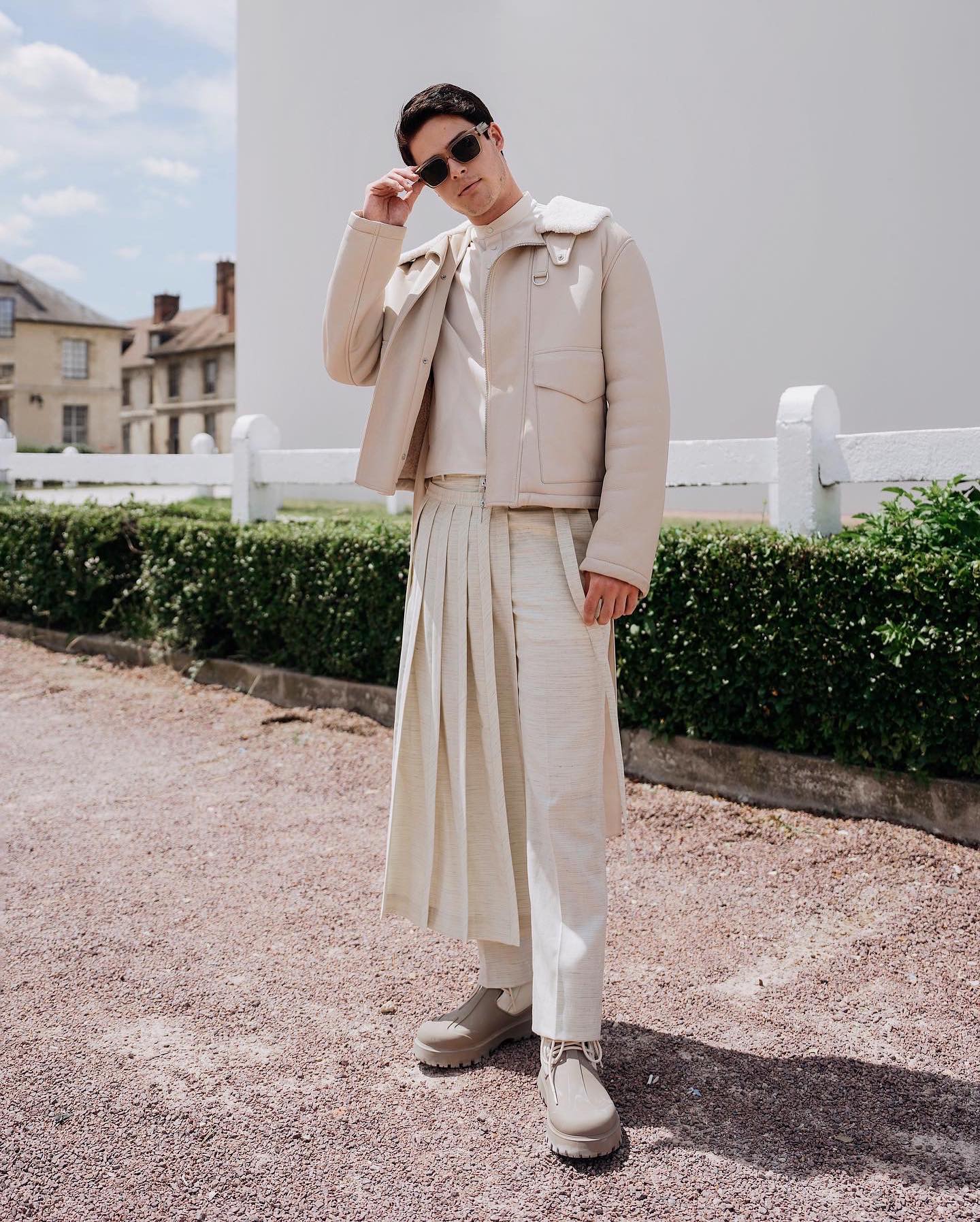 Photo shared by BRIAN MELLER on June 24 2023 tagging @jonathanjacobs  @juneveporcielloo @mckay.norton @al exiaaa @nishajohny @dior and @blakegray. Опис фотографије није доступан Top pet najprestižnijih muških jakni slavnih modnih kuća