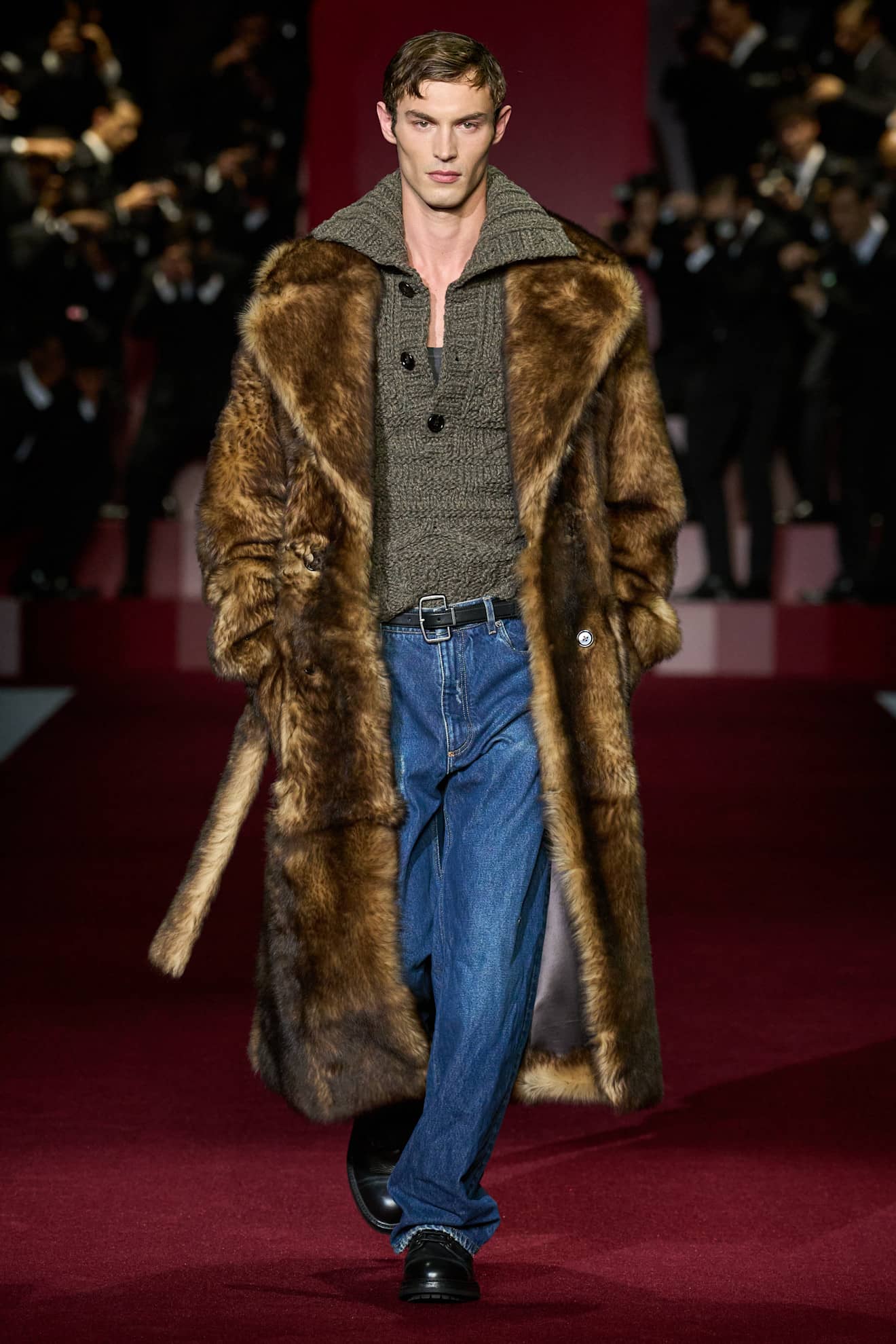 Dolce Gabbana m F25 001 min Ovi muški trendovi će definisati sezonu pred nama   i da, odvažni su