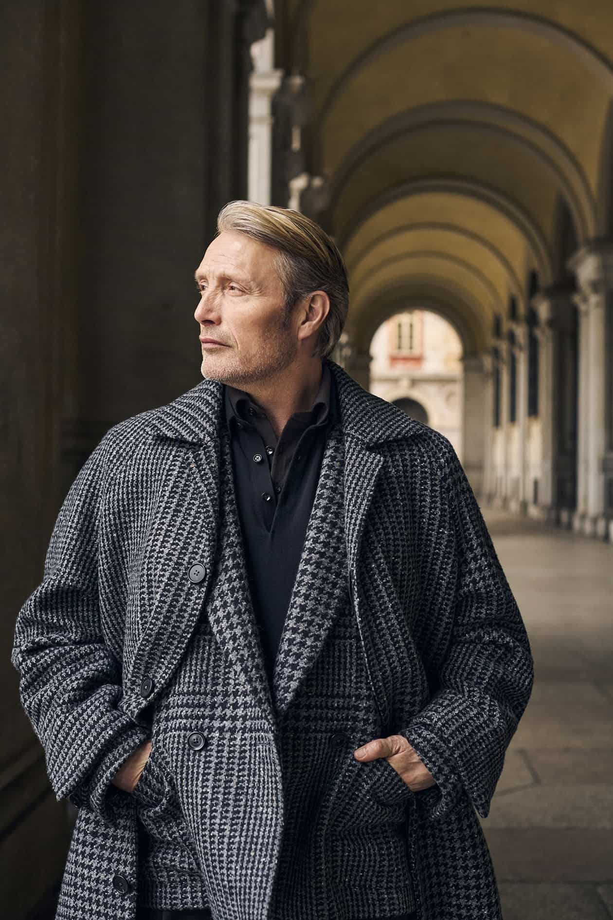 MADS MIKKELSEN ZEGNA WINTER 2025 ADV CAMPAIGN PRIORITY 1 2 min Zakoračite u Zegna svet kroz novu kampanju sa Mads Mikkelsenom