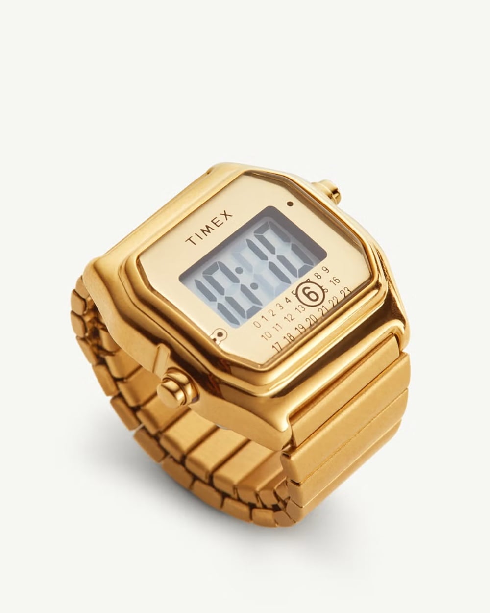 Maison Margiela x Timex je digitalni sat koji se nosi na prstu, a sada je dostupan u zlatnoj verziji Maison Margiela x Timex T80 Ring Watch 5 min Maison Margiela x Timex je digitalni sat koji se nosi na prstu, a sada je dostupan u zlatnoj verziji