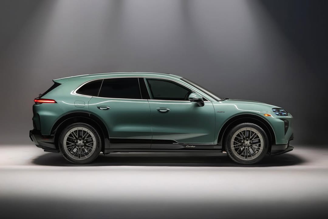 SnapInsta.to 582543031 17990274692857969 901350528760235192 n 1 Porsche 2026 Cayenne Electric debitovaće kao najmoćniji ikada