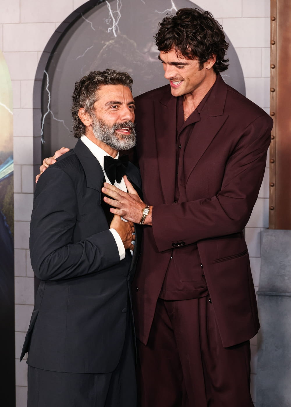 Frankenstein, brada i viralni šarm: Zašto je Oscar Isaac “it” lik 2026. oscar isaac 2 1 Frankenstein, brada i viralni šarm: Zašto je Oscar Isaac “it” lik 2026.