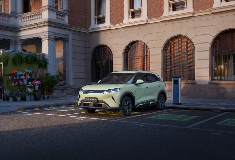 05、Green Lifestyle Left Front 45° Outside download JPG 5000PX RGB Predstavljeni novi BYD ATTO modeli na Sajmu automobila