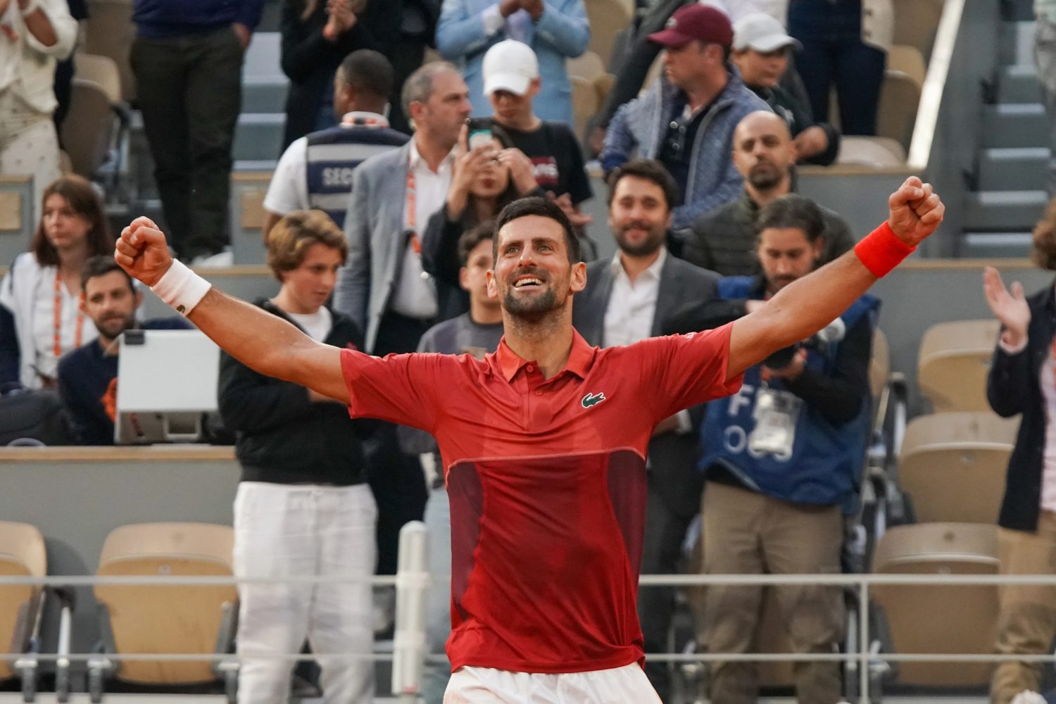 Novak Djokovic Novak predstavio novi proizvod, pa lansirao forhende preko 140 km/h: snaga ili tehnologija?