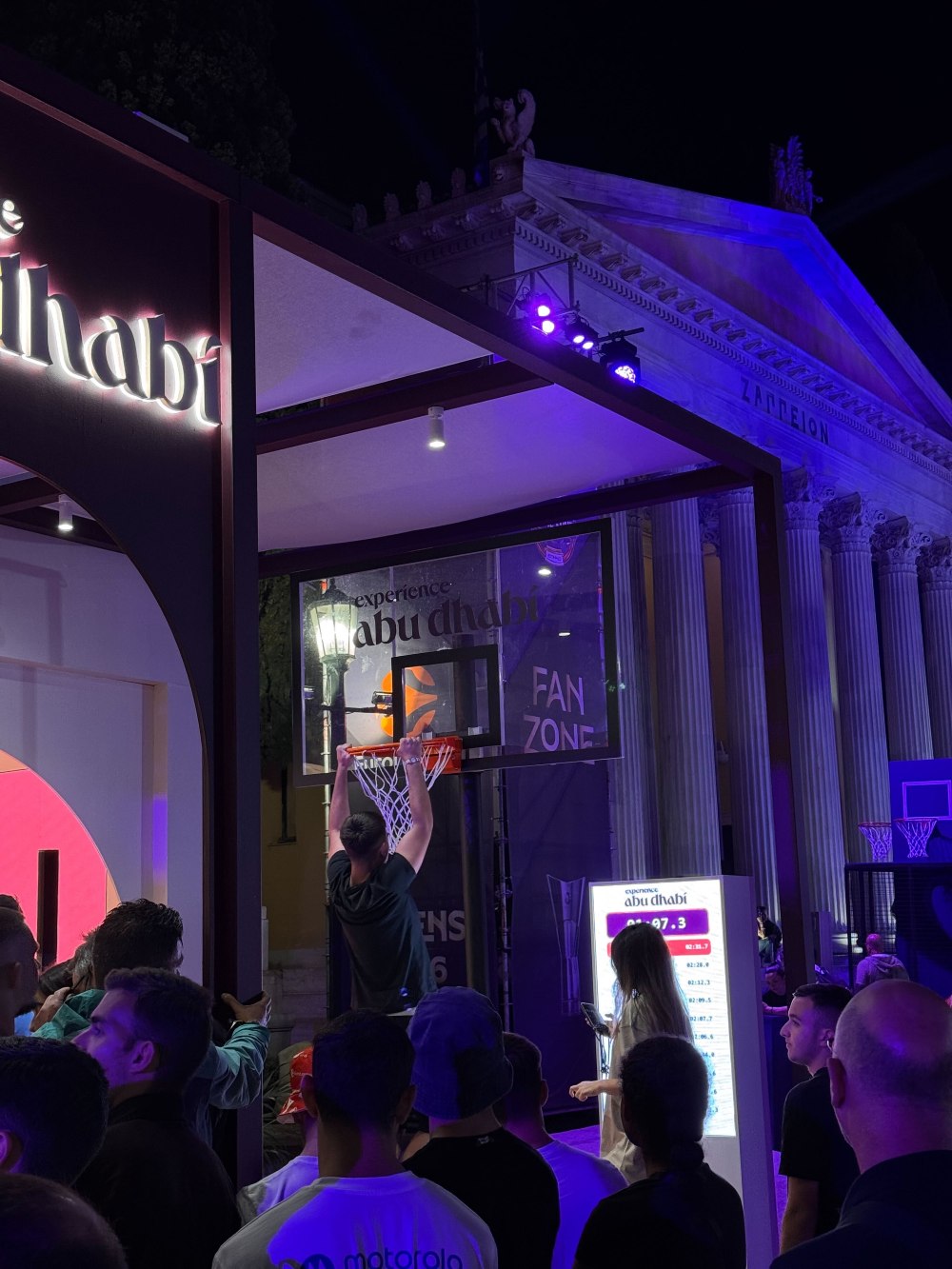 Fan zona Evrolige u Atini izgleda kao najveći košarkaški festival u Evropi Fan zona Evrolige u Atini izgleda kao najveci kosarkaski festival u Evropi Fan zona Evrolige u Atini izgleda kao najveći košarkaški festival u Evropi