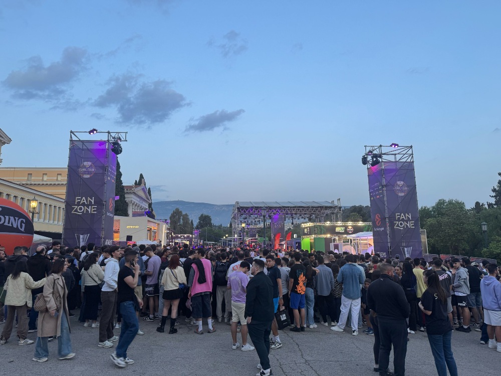 Fan zona Evrolige u Atini izgleda kao najveći košarkaški festival u Evropi Fan zona Evrolige u Atini Fan zona Evrolige u Atini izgleda kao najveći košarkaški festival u Evropi