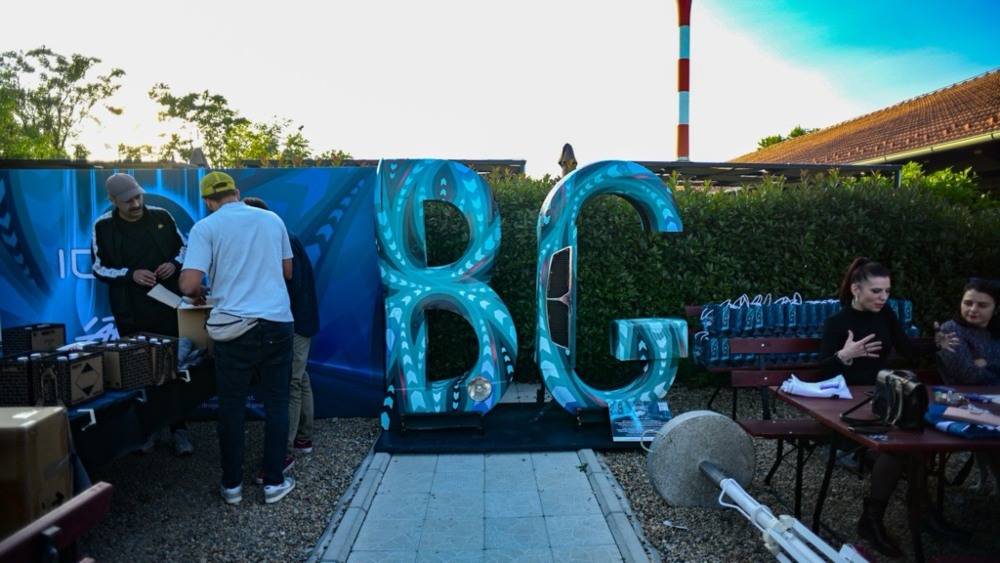 U Beograd stiže instalacija koja oslikava njegovu brzinu IQOS x Artez Beograd 2 U Beograd stiže instalacija koja oslikava njegovu brzinu