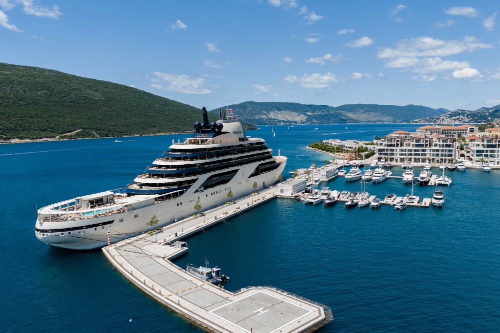 Four Seasons Yachts 2 Four Seasons Yachts stigao u Portonovi: Inauguralni brod prvi put uplovio na Jadran