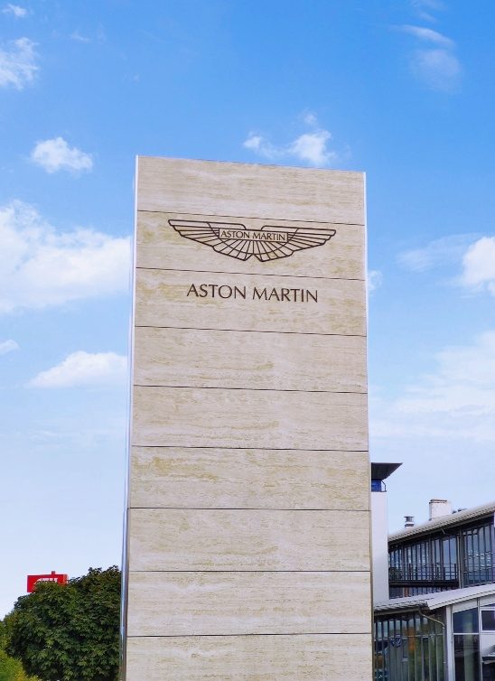 Aston Martin Timex sat: Trkačka estetika na zglobu