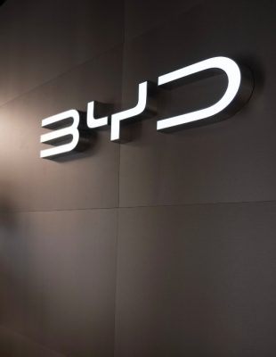 BYD više nije “alternativa”: Kineski gigant je upravo prestigao Teslu u Britaniji