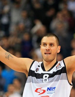 TAKO SE (NE) PRIPREMA ZA POVRATAK U PARTIZAN: Saša Pavlović ume da uživa