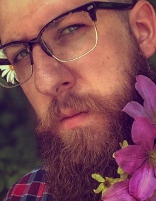 Novi Instagram trend: Cveće u bradi