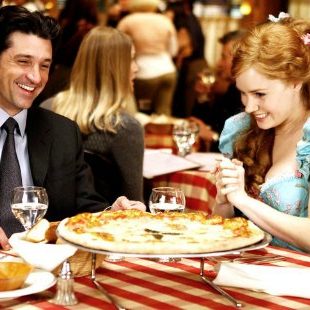 Stvari koje treba da znaš kada se zabavljaš sa devojkom koja obožava picu (GIFOVI)