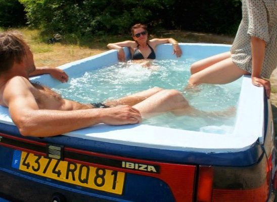 Vrlo izvodljivo: Napravite bazen u svom automobilu!