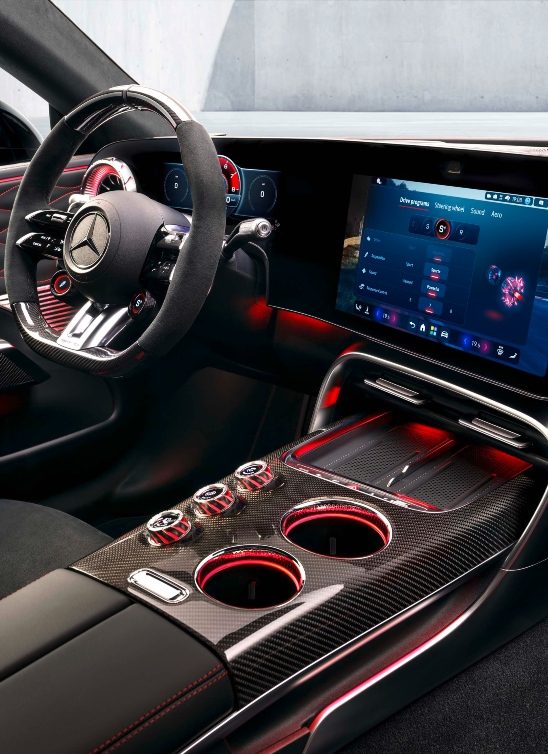 Mercedes‑AMG otkriva enterijer novog GT 4‑Door Coupé: Fokus na vozača i “čisto” AMG iskustvo