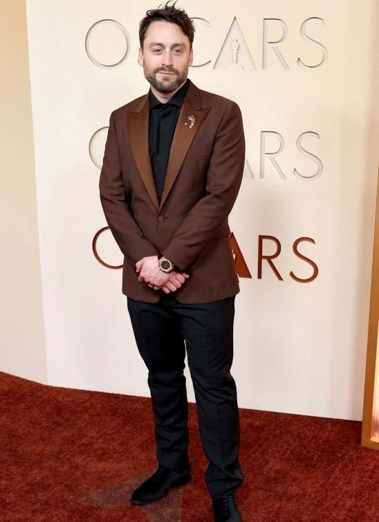Broš kao novi statement: Detalj koji je obeležio muške autfite na dodeli Oskara u 2026.